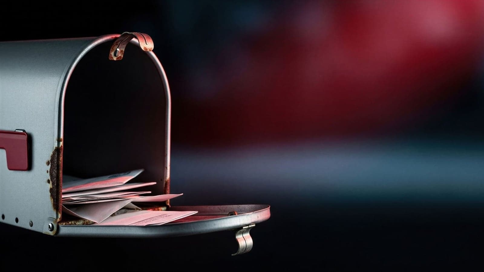 Adversaries Exploit Vacant Homes to Intercept Mail in Hybrid Cybercrime