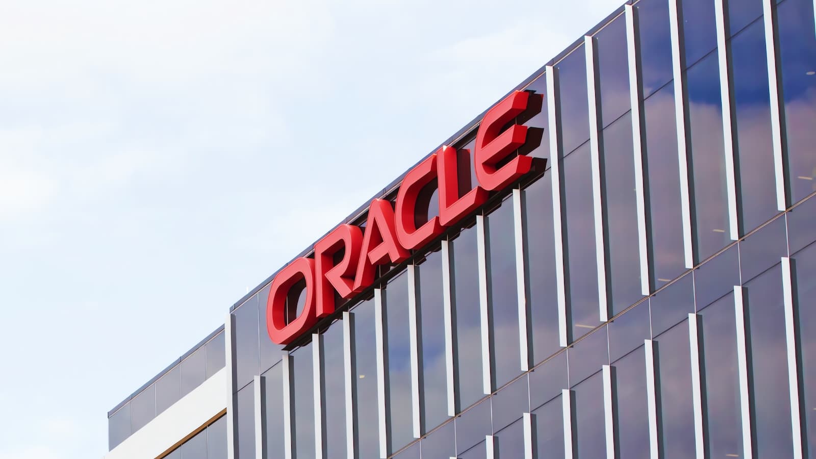 Oracle releases emergency patch for new E-Business Suite flaw